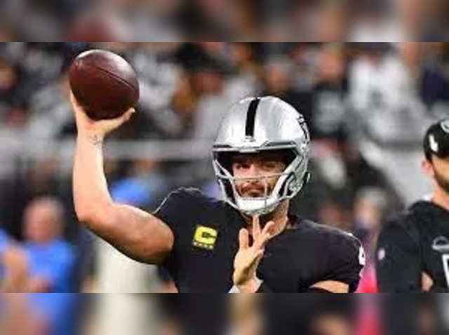 Derek Carr breaks Raiders passing record, Raiders News