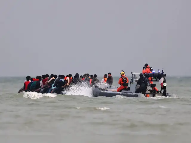 France and Britain hope migrant 'taxi boat' plan will slow record Channel  crossings - The Economic Times