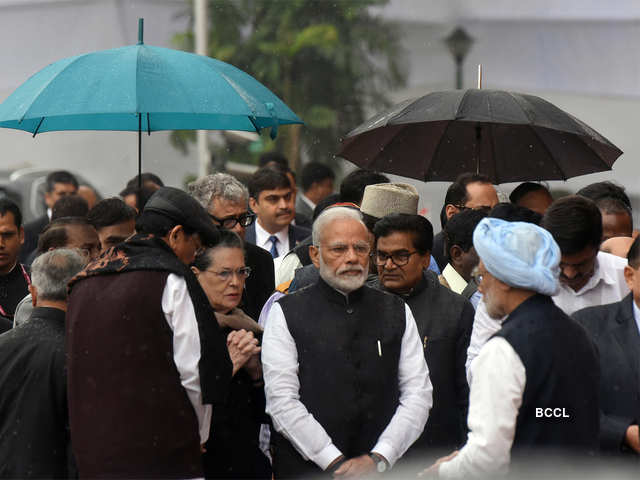 COVID-19: Modi speaks to Sonia, Manmohan, other leaders - The Economic Times
