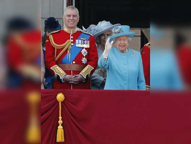 Formal steps after instant shift from UK queen to king - Times of India