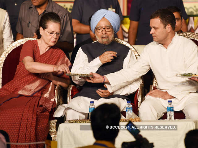 Image result for manmohan singh with sonia and rahul