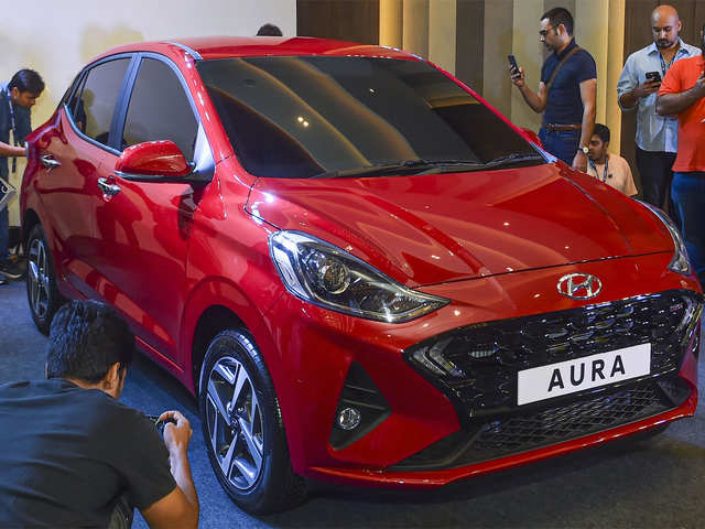 Hyundai Aura Price Hyundai Launches Sedan Aura Prices Start At