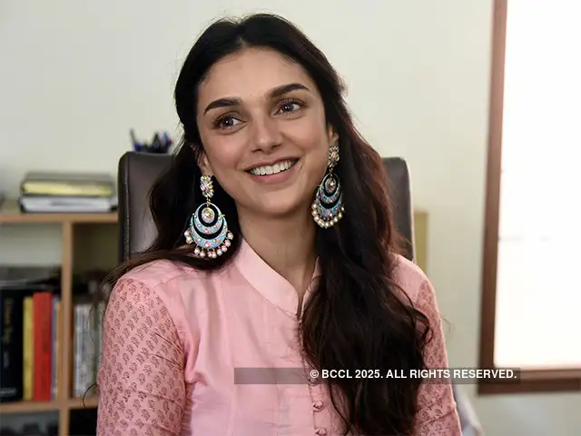 Sanjay Dutt Aditi Rao Hydari Escapes Unhurt After Fire Breaks Out