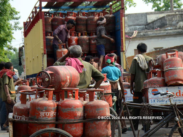 Oil Marketing Companies Told To Cancel Rs 5 000 Crore Tender For
