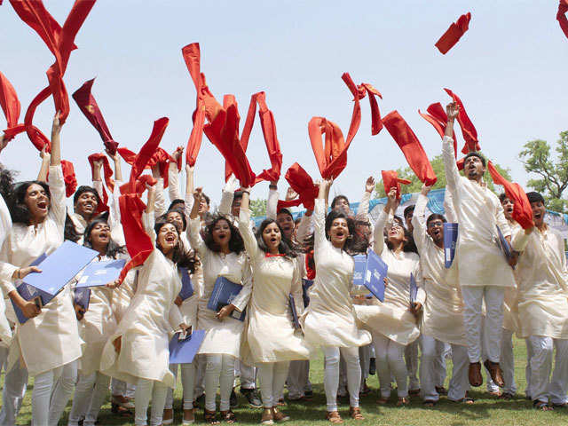 Students Opt For This Attire, Not Gowns, At Delhi University Convocation