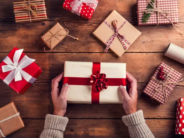 tips for saving money 7 tips for money wise gift shopping gift shopping
