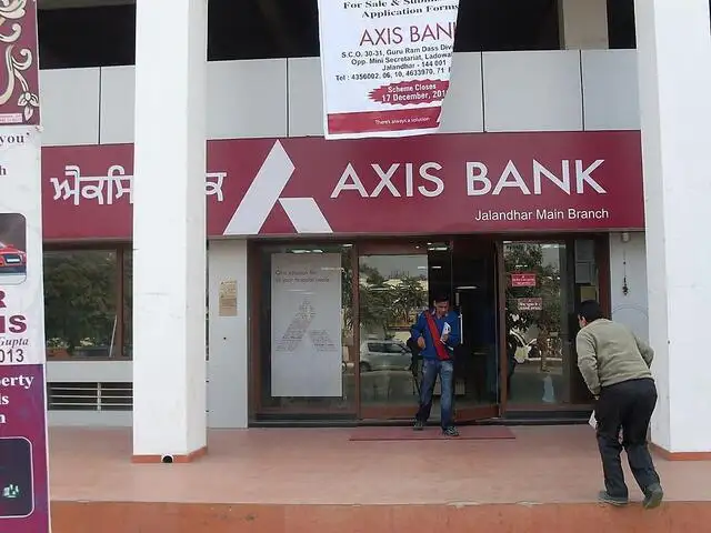 Axis Bank Picks Banks For 1 3 Billion Share Sale The Economic Times