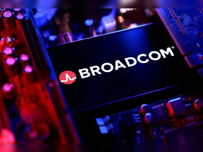 Image for Broadcom forecasts fourth-quarter revenue above estimates