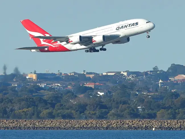 Image for Sydney-bound Qantas Boeing 737 diverted after flames spotted from engine mid-flight