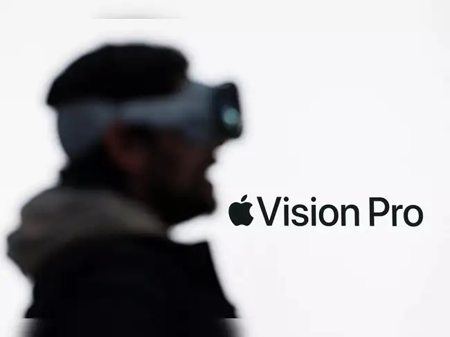 apple vision pro: Viral videos of Tesla drivers using Apple Vision Pro ...