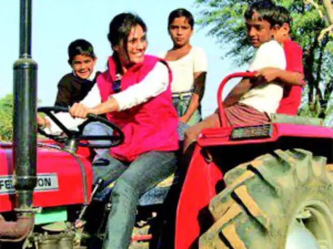 India's youngest sarpanch, MBA Chavvi Rajawat makes her village Soda ...