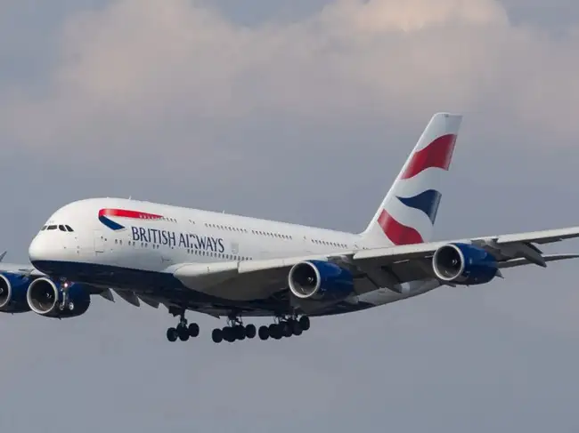 Image for British Airways London-Chicago flight declares emergency over Ireland after rapid descent from 37,000 feet