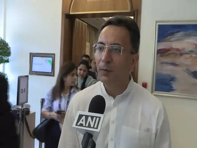 Image for Govt pushing for public-private collaboration in data infrastructure, says MoS Commerce Jitin Prasada