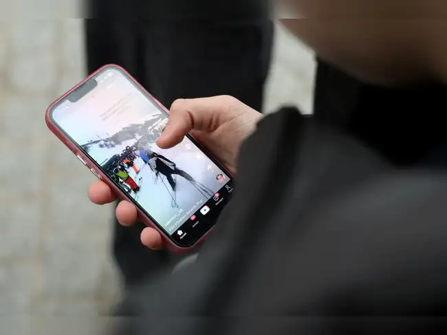 Image for UK teenagers to trial social media bans, digital curfews