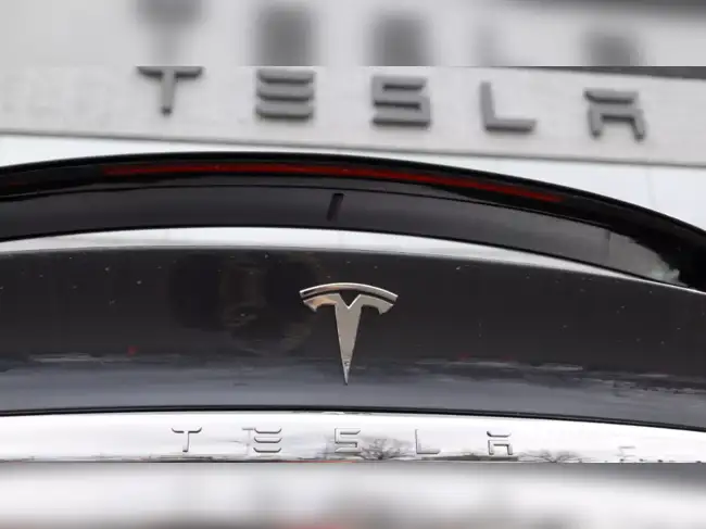 Tesla: Tesla delivers record Q4 cars, but China's BYD steals top EV ...